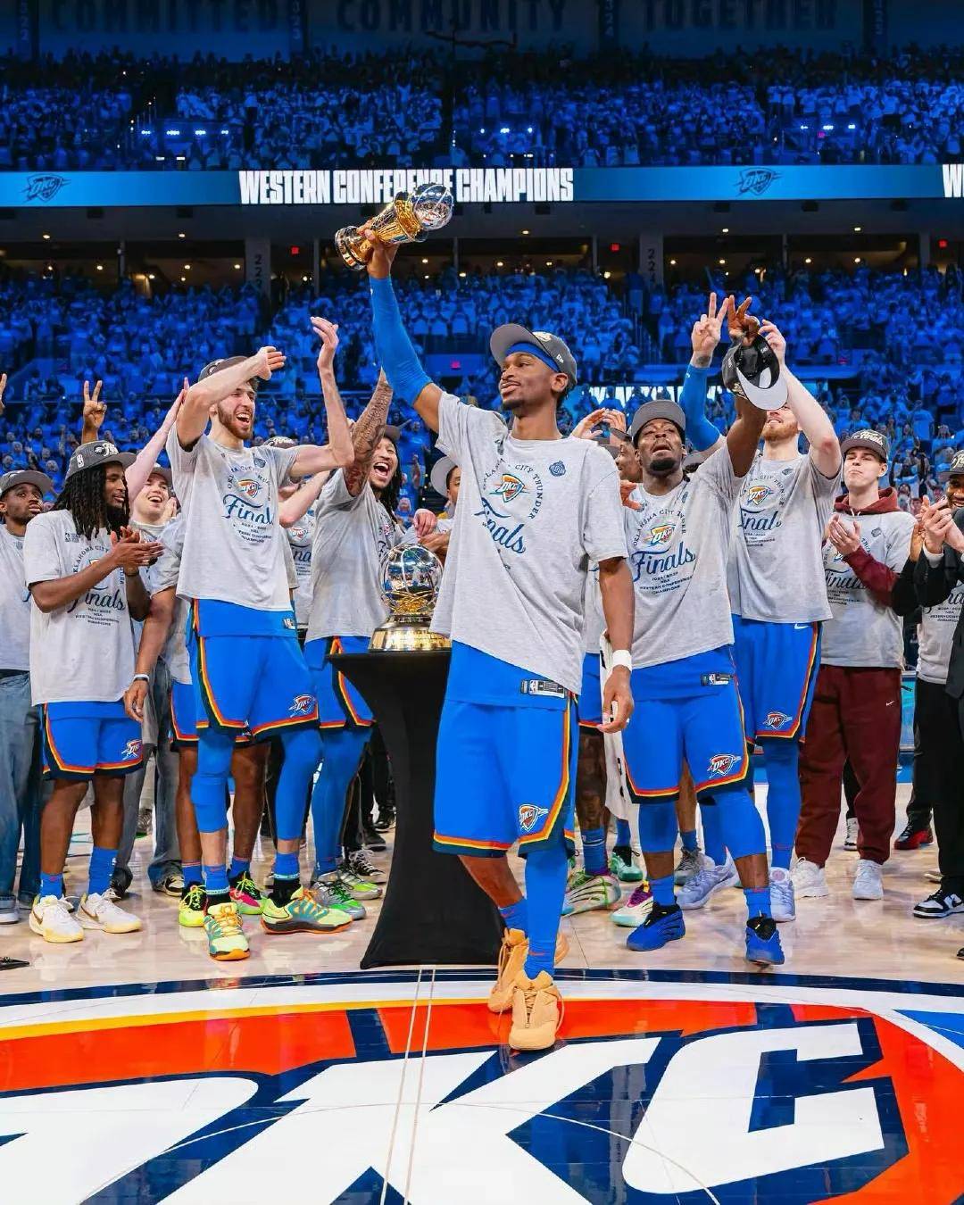 爱游戏体育关于曼联不断突破！，杜兰特连续十场比赛得分超过重要助攻观众掌声雷动的信息