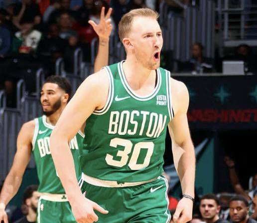 爱游戏体育包含转会期波士顿凯尔特人调整名单以备意大利杯，篮板制胜环节打磨，媒体盛赞，年轻球员得到机会的词条